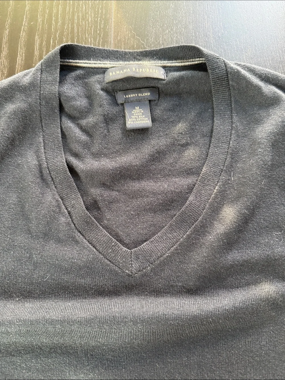 Banana Republic Men’s V-Neck Lightweight Sweater - navy blue M